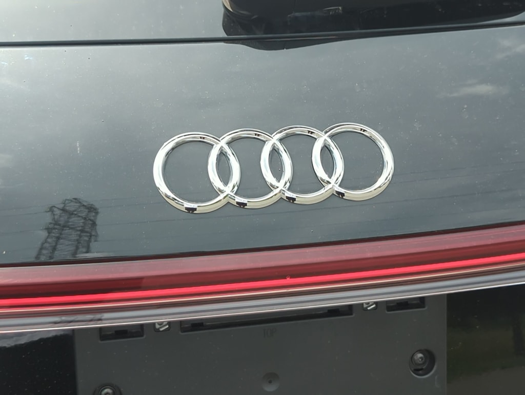 Thumbnail: 2022 Audi Q4 e-tron - 6