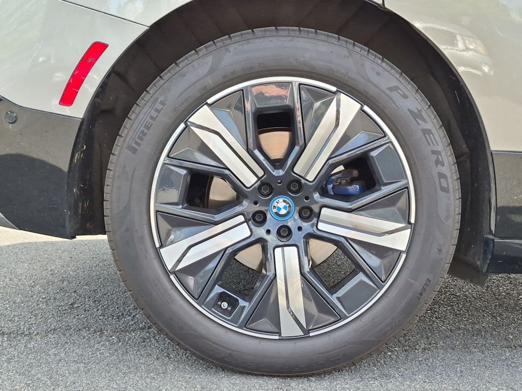 Thumbnail: 2024 BMW iX - 7