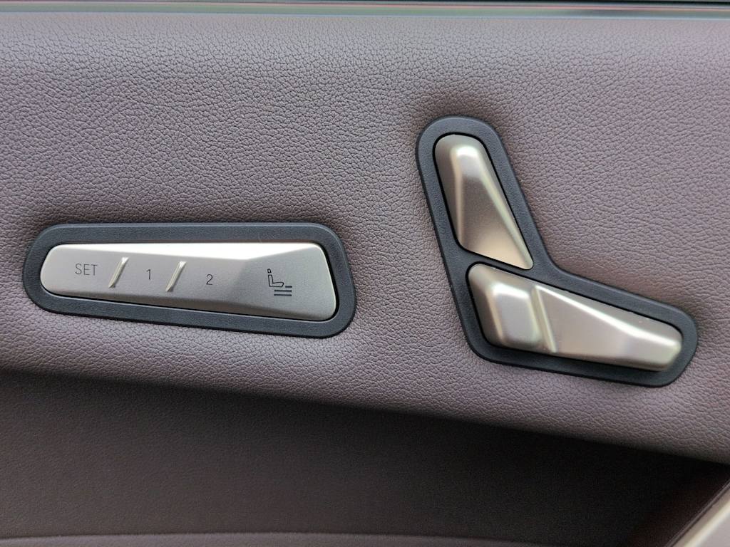 Thumbnail: 2025 BMW iX - 25