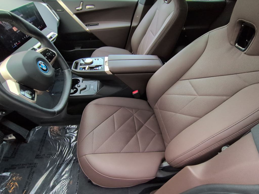 Thumbnail: 2025 BMW iX - 10