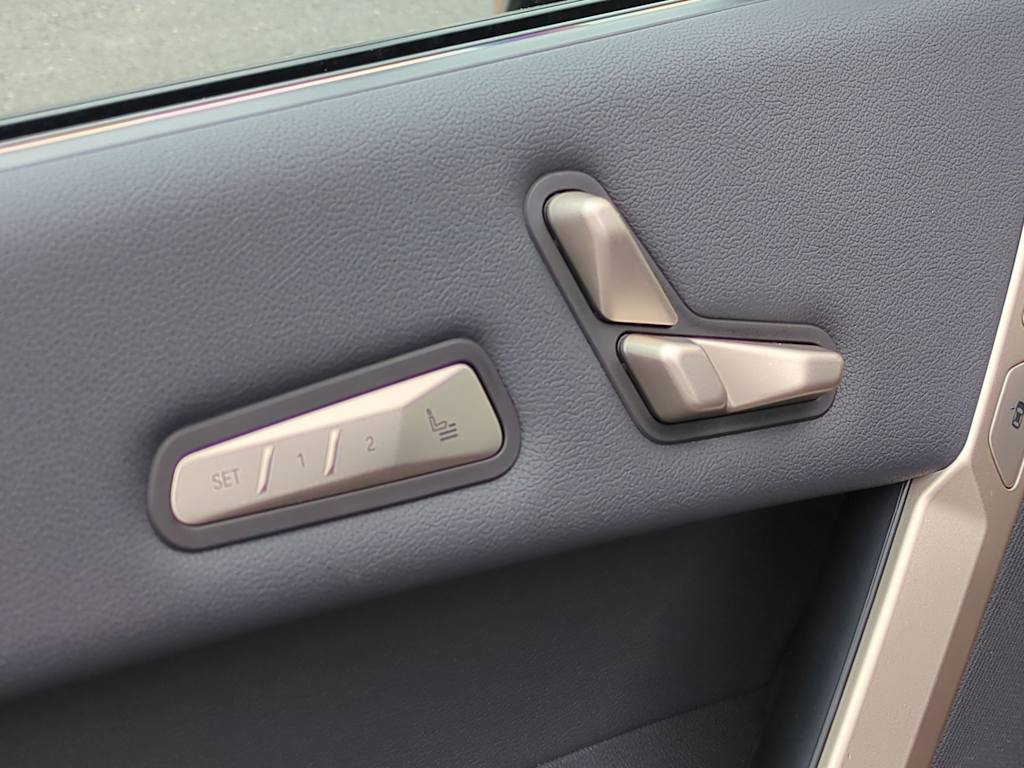 Thumbnail: 2025 BMW iX - 25