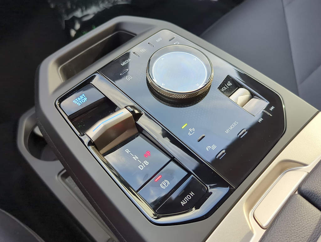 Thumbnail: 2025 BMW iX - 13