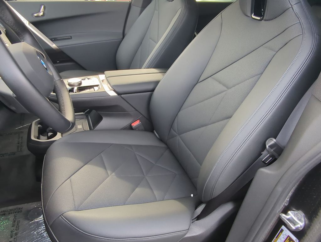 Thumbnail: 2025 BMW iX - 10