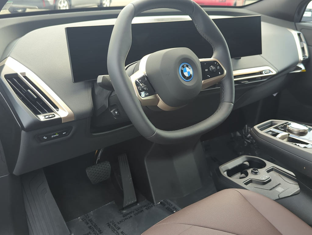 Thumbnail: 2025 BMW iX - 10
