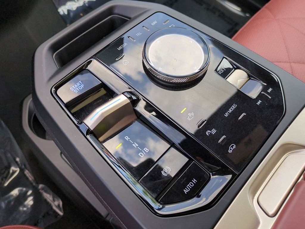2023 BMW iX M60 27