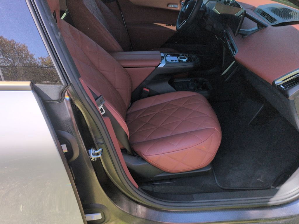 Thumbnail: 2025 BMW iX - 30