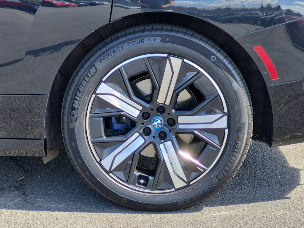 Thumbnail: 2023 BMW iX - 8