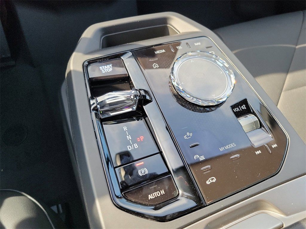 Thumbnail: 2025 BMW iX - 8