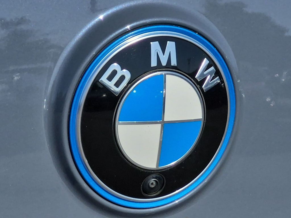 Thumbnail: 2023 BMW iX - 7
