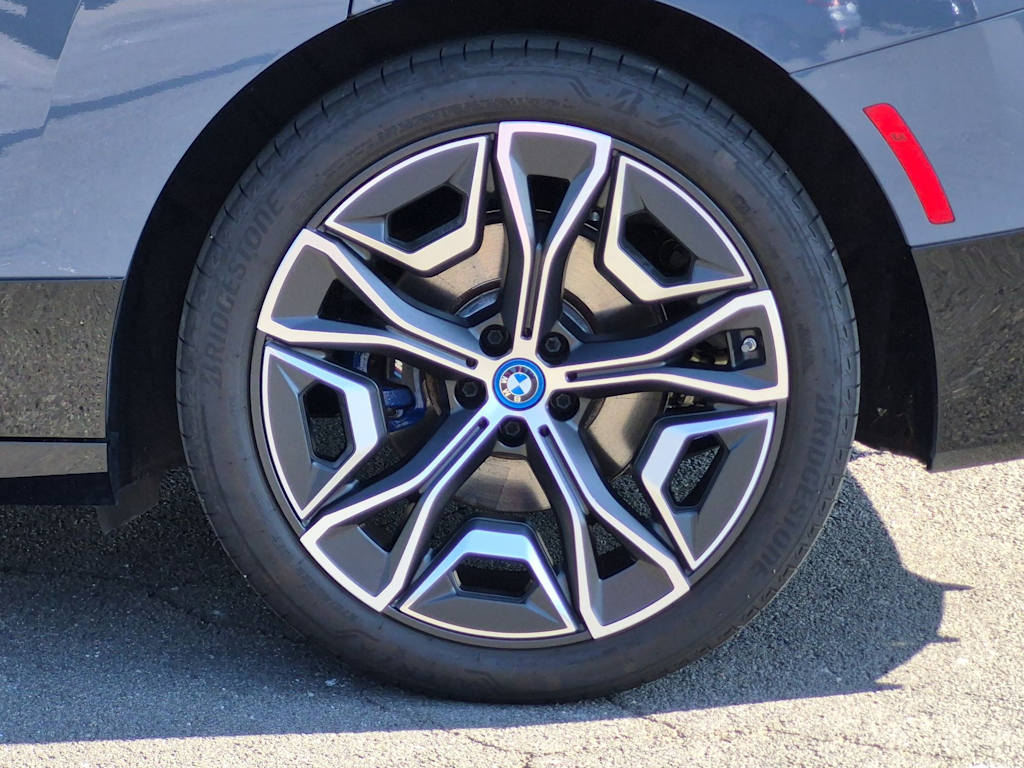 Thumbnail: 2023 BMW iX - 8
