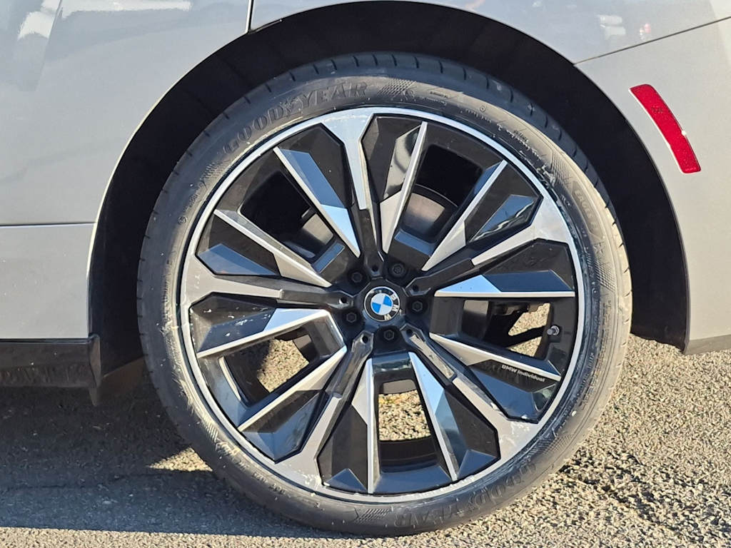 Thumbnail: 2026 BMW iX - 7