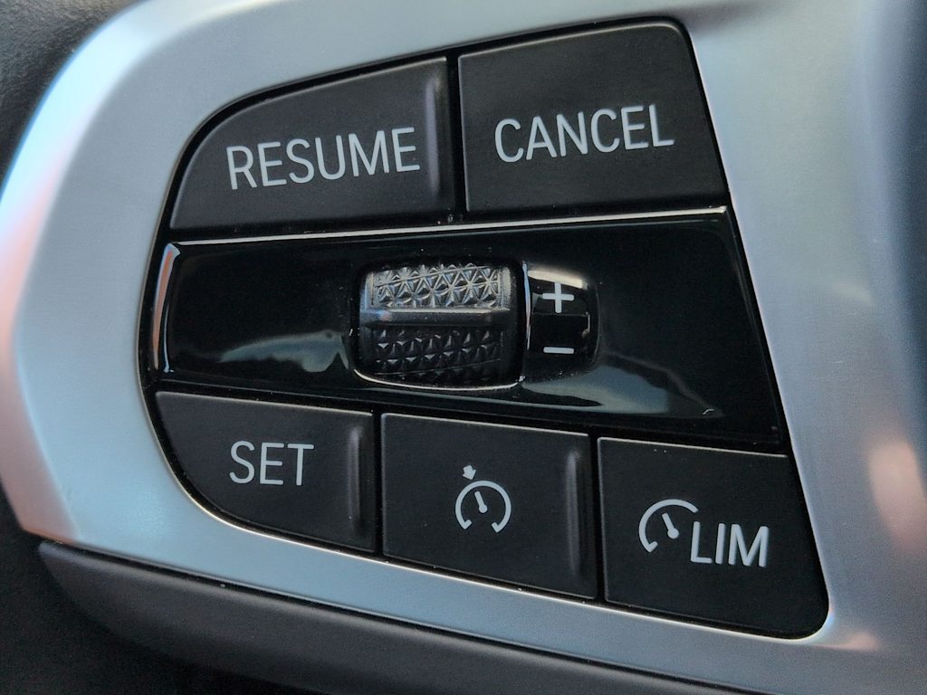 Thumbnail: 2023 BMW 5 Series - 31