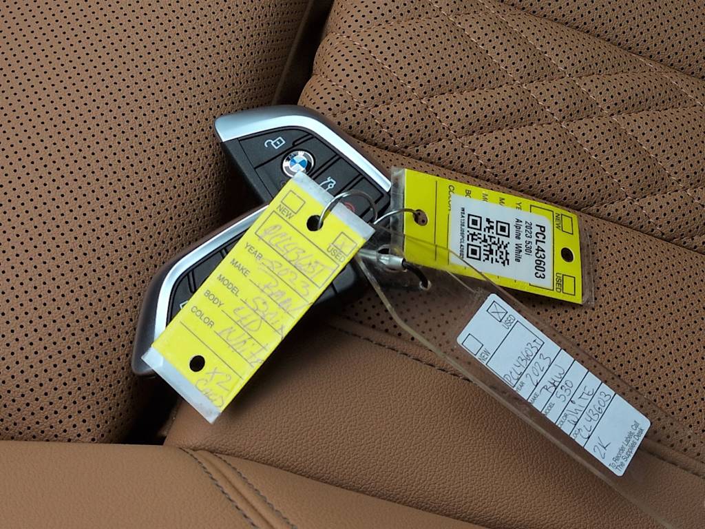 Thumbnail: 2023 BMW 5 Series - 18