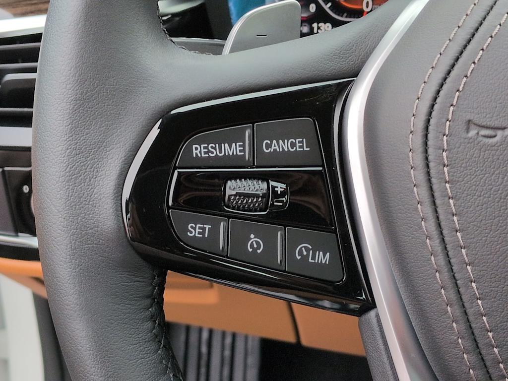 Thumbnail: 2023 BMW 5 Series - 30