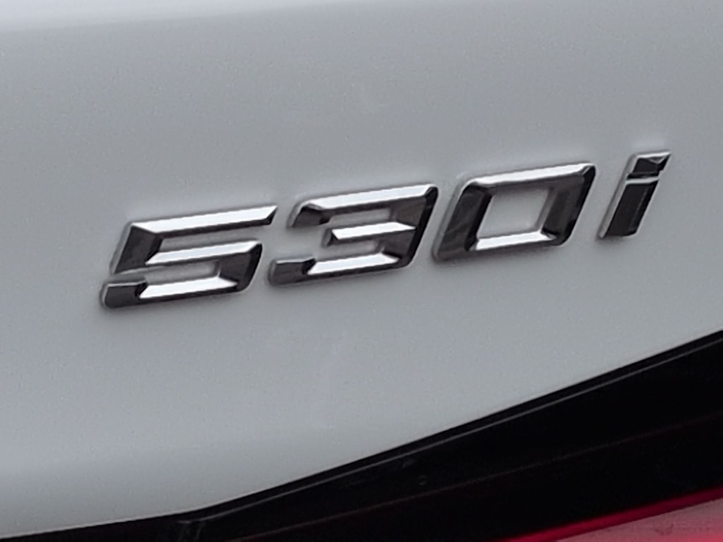 Thumbnail: 2023 BMW 5 Series - 24