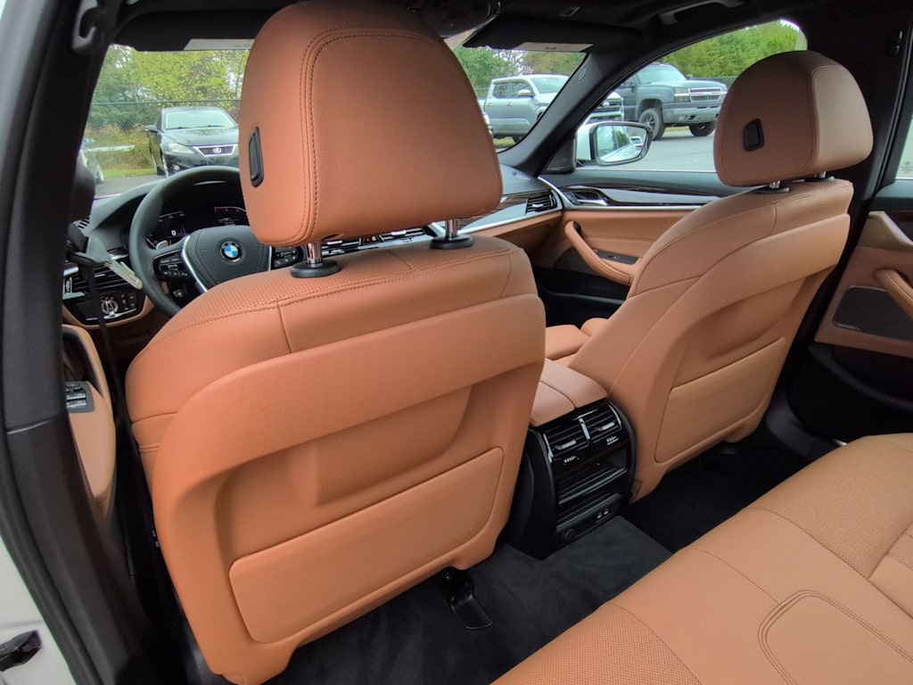 Thumbnail: 2023 BMW 5 Series - 26