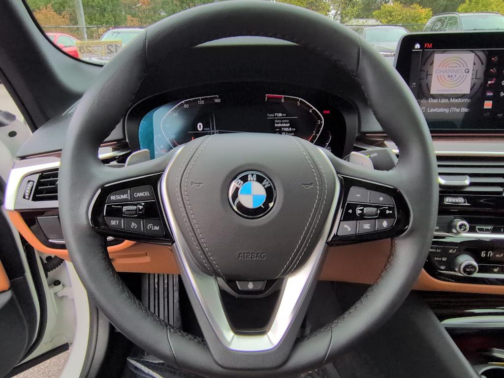 Thumbnail: 2023 BMW 5 Series - 10