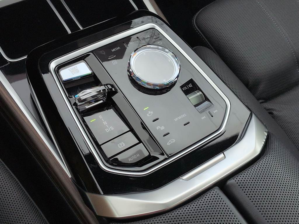 Thumbnail: 2023 BMW 7 Series - 16