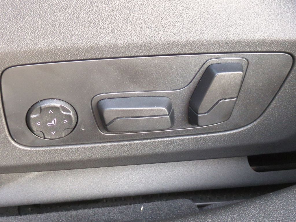 Thumbnail: 2025 BMW 2 Series - 26