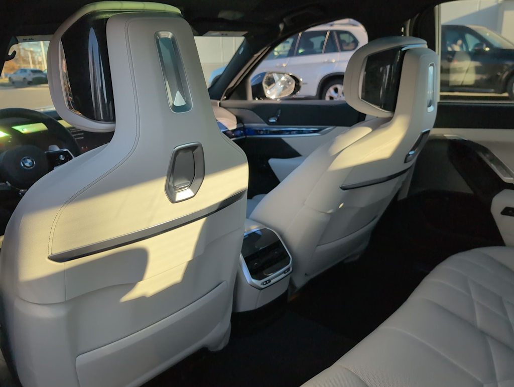 Thumbnail: 2026 BMW 7 Series - 13