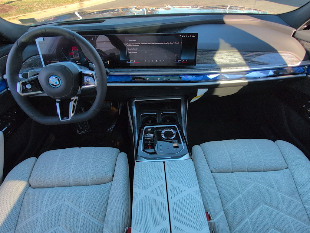 Thumbnail: 2026 BMW 7 Series - 10