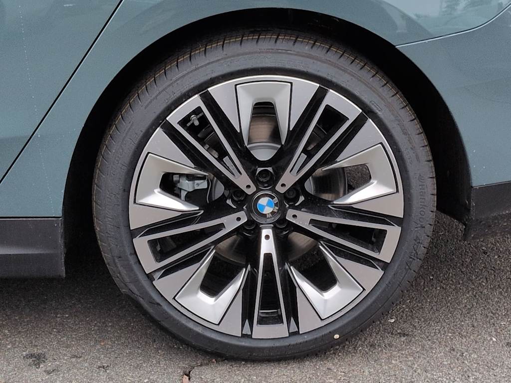 Thumbnail: 2026 BMW 5 Series - 8
