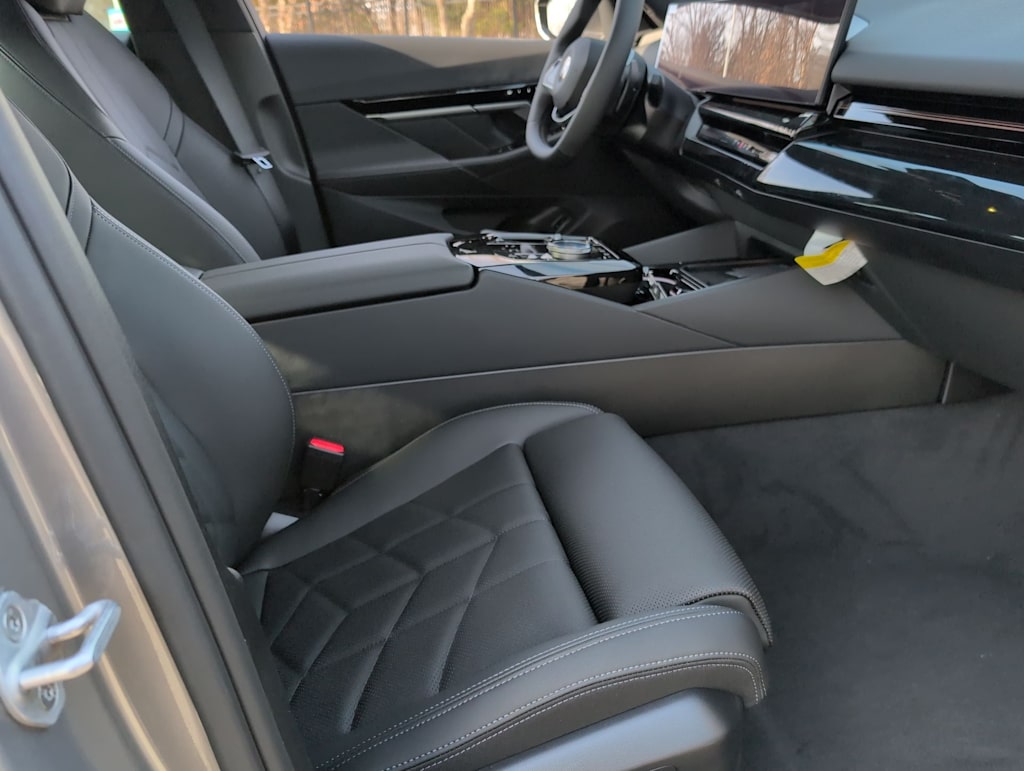 Thumbnail: 2026 BMW 5 Series - 9