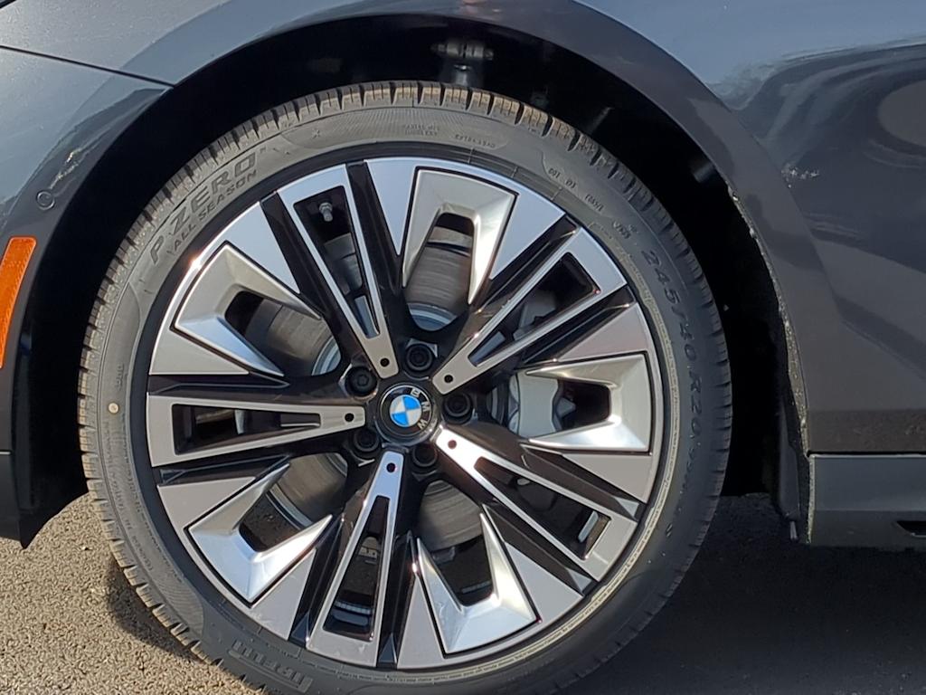 Thumbnail: 2026 BMW 5 Series - 8