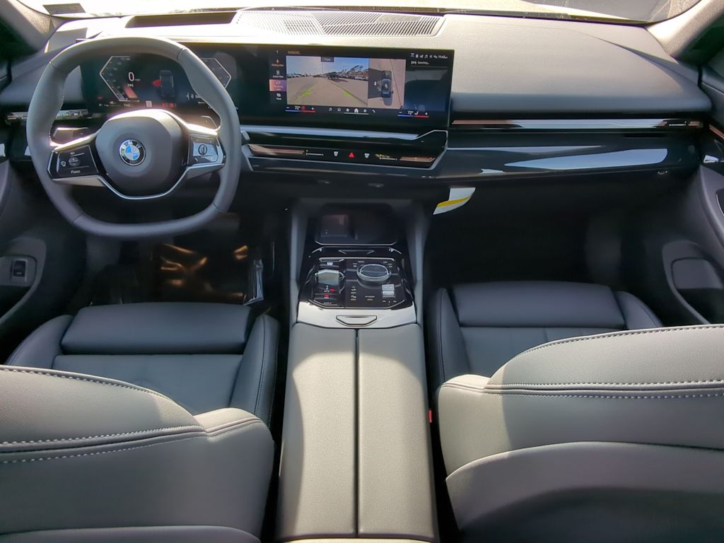 Thumbnail: 2026 BMW 5 Series - 10