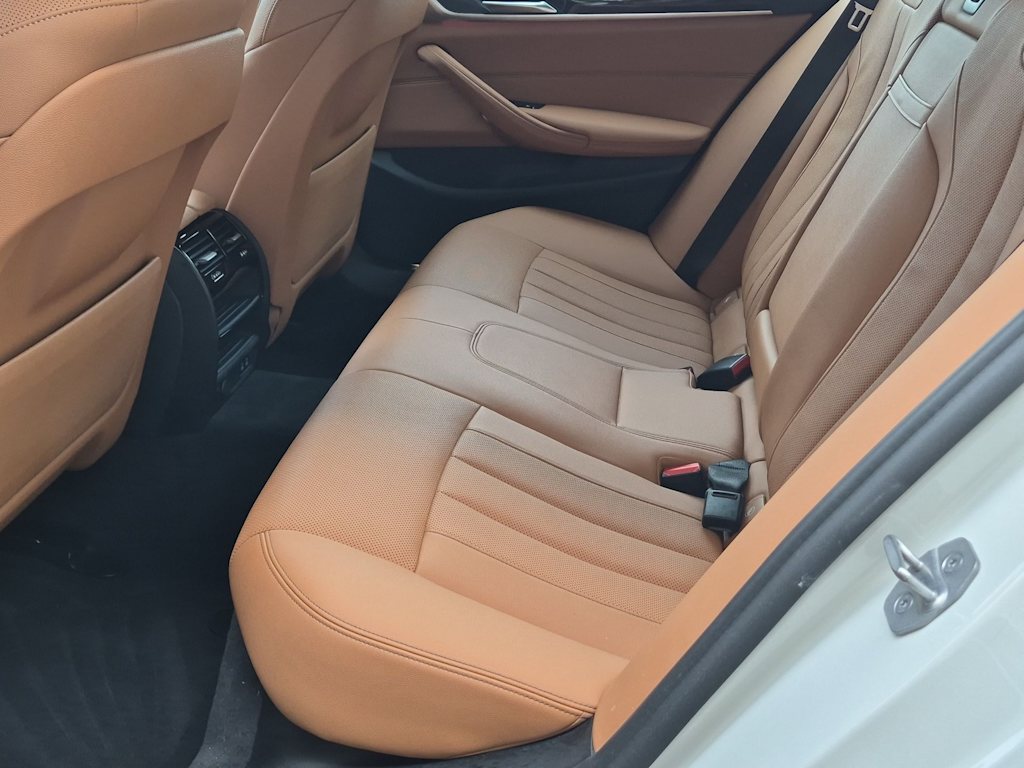 Thumbnail: 2022 BMW 5 Series - 30