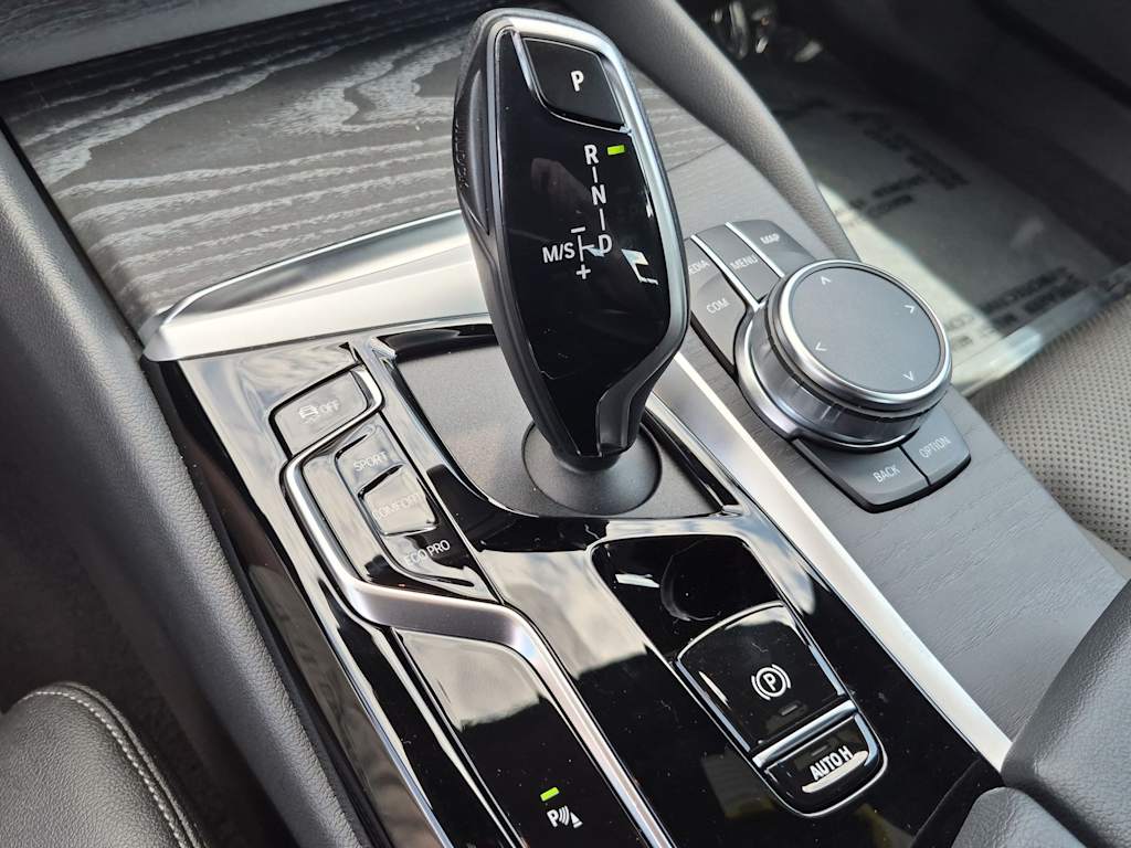 Thumbnail: 2023 BMW 5 Series - 16
