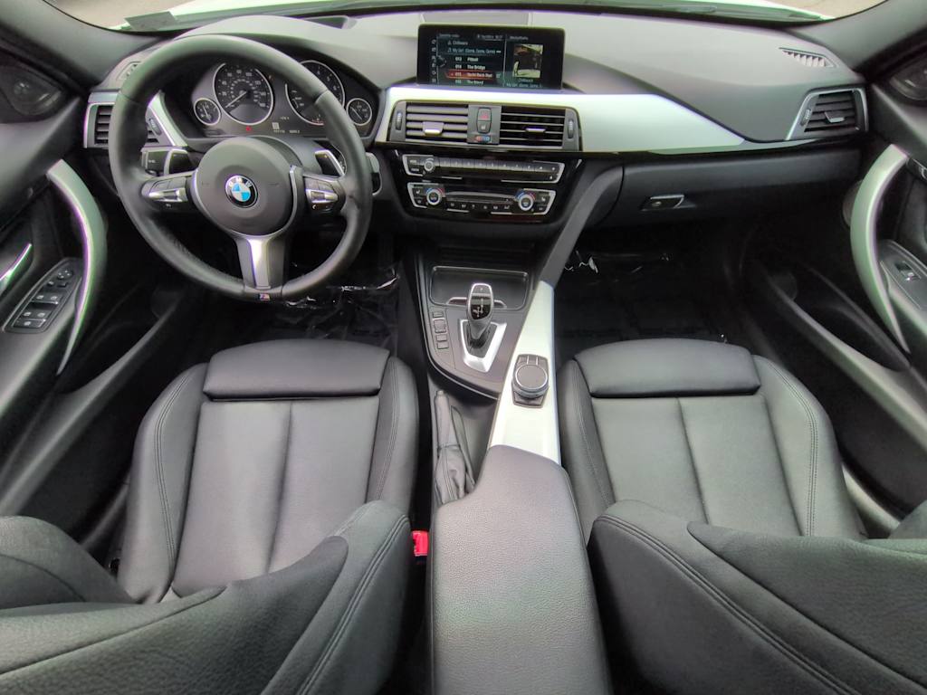 Thumbnail: 2017 BMW 3 Series - 10