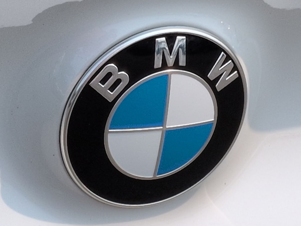 Thumbnail: 2024 BMW 8 Series - 16