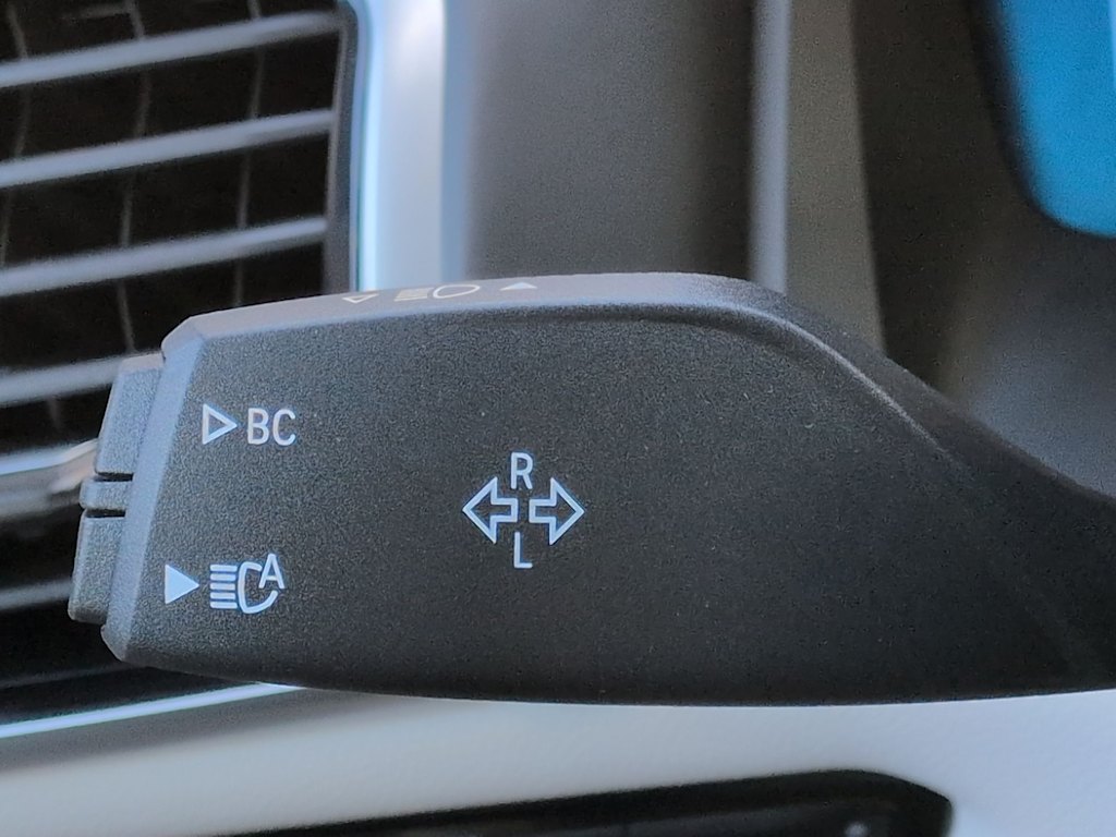 Thumbnail: 2024 BMW 8 Series - 13