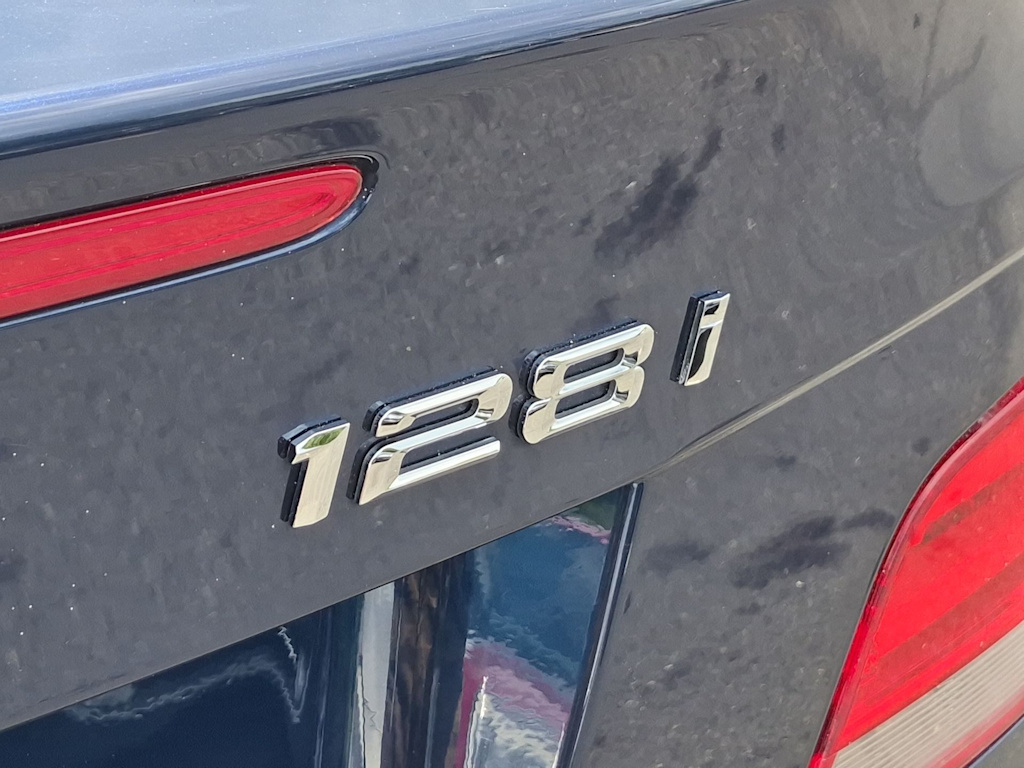 Thumbnail: 2012 BMW 1 Series - 27