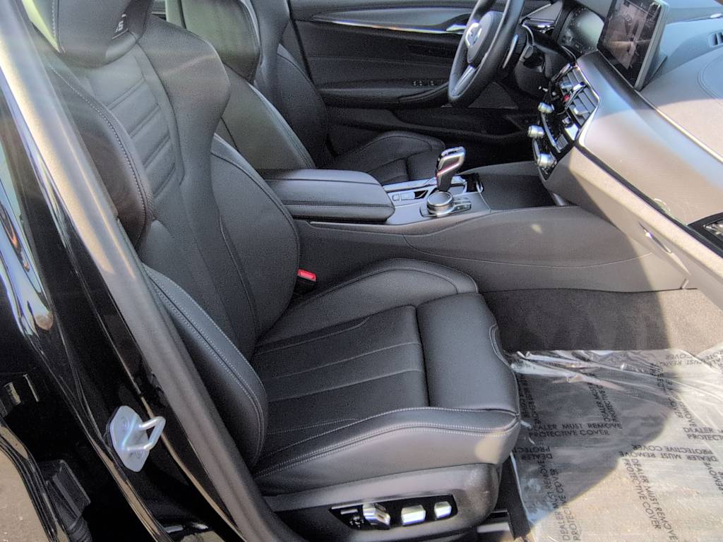 Thumbnail: 2023 BMW M5 - 28