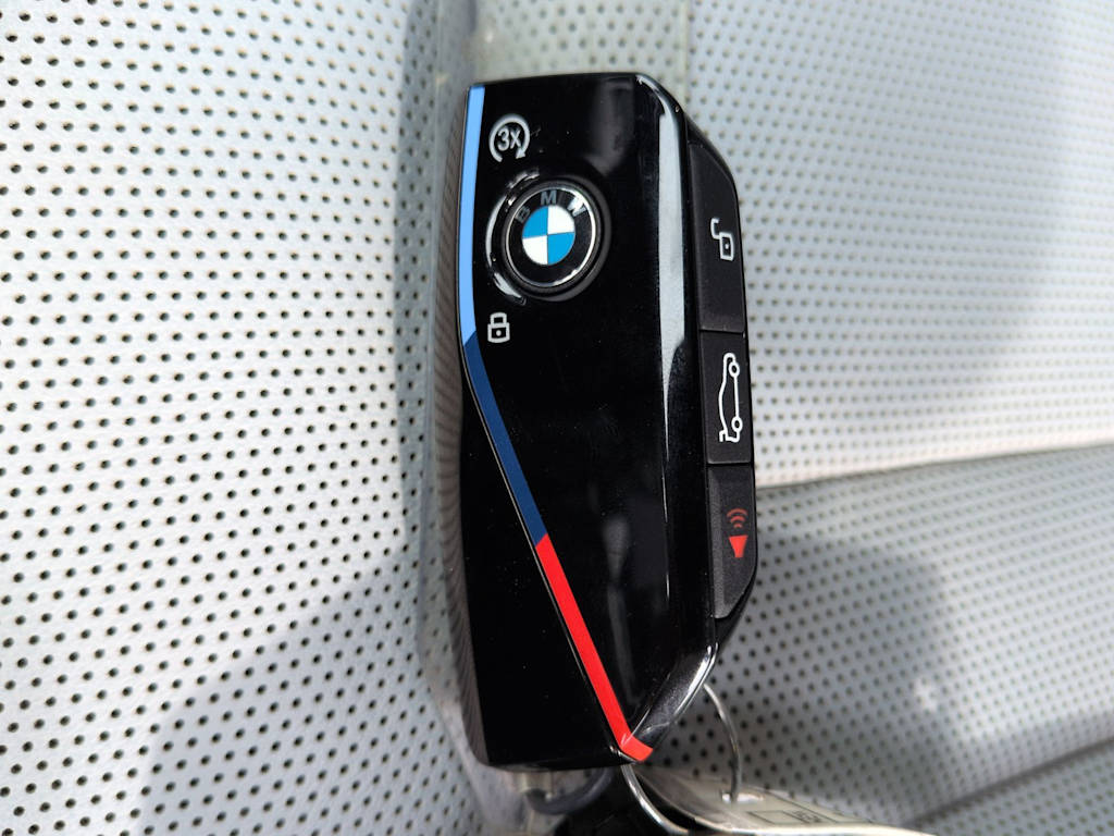 Thumbnail: 2025 BMW M5 - 17