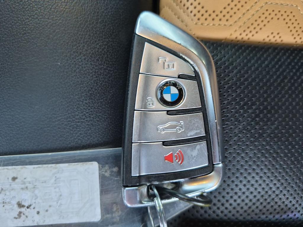 Thumbnail: 2023 BMW M8 - 18