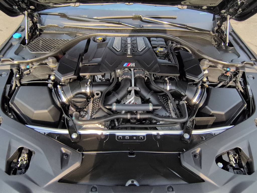 Thumbnail: 2022 BMW M8 - 9