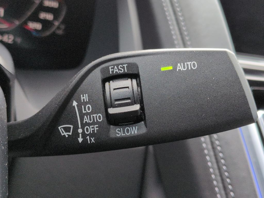 Thumbnail: 2022 BMW M8 - 30