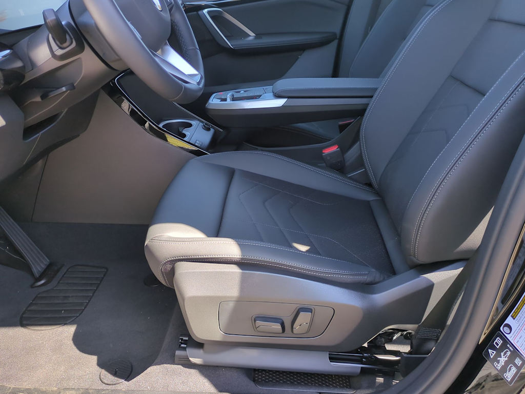 Thumbnail: 2025 BMW X2 - 11