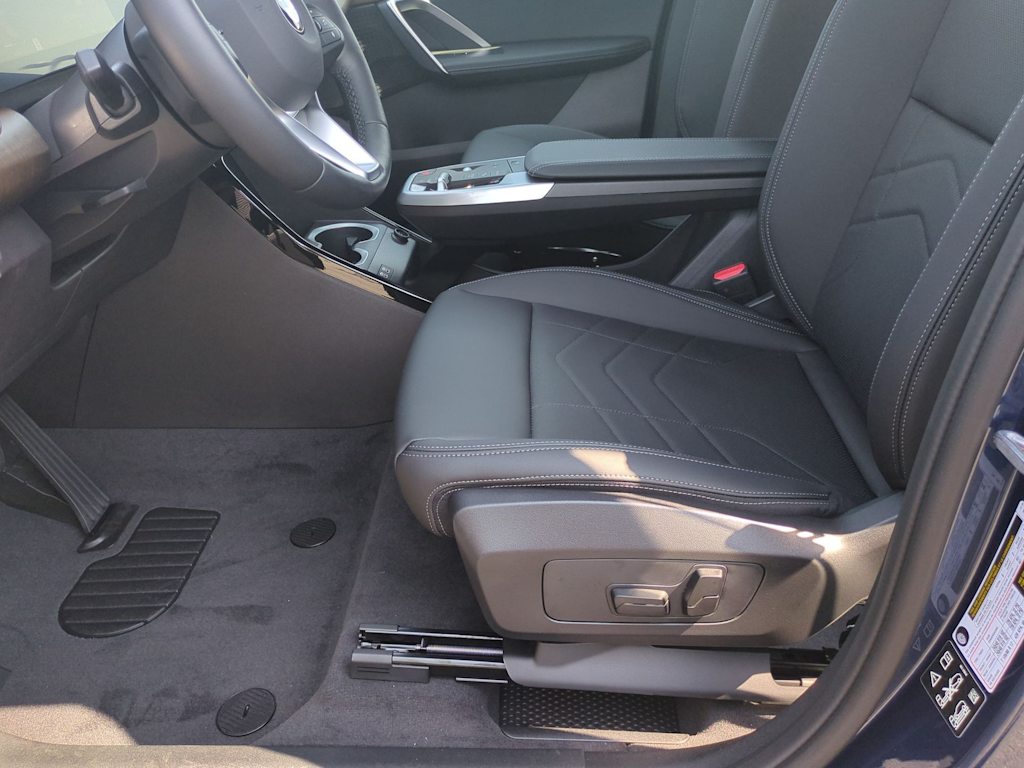 Thumbnail: 2025 BMW X1 - 10