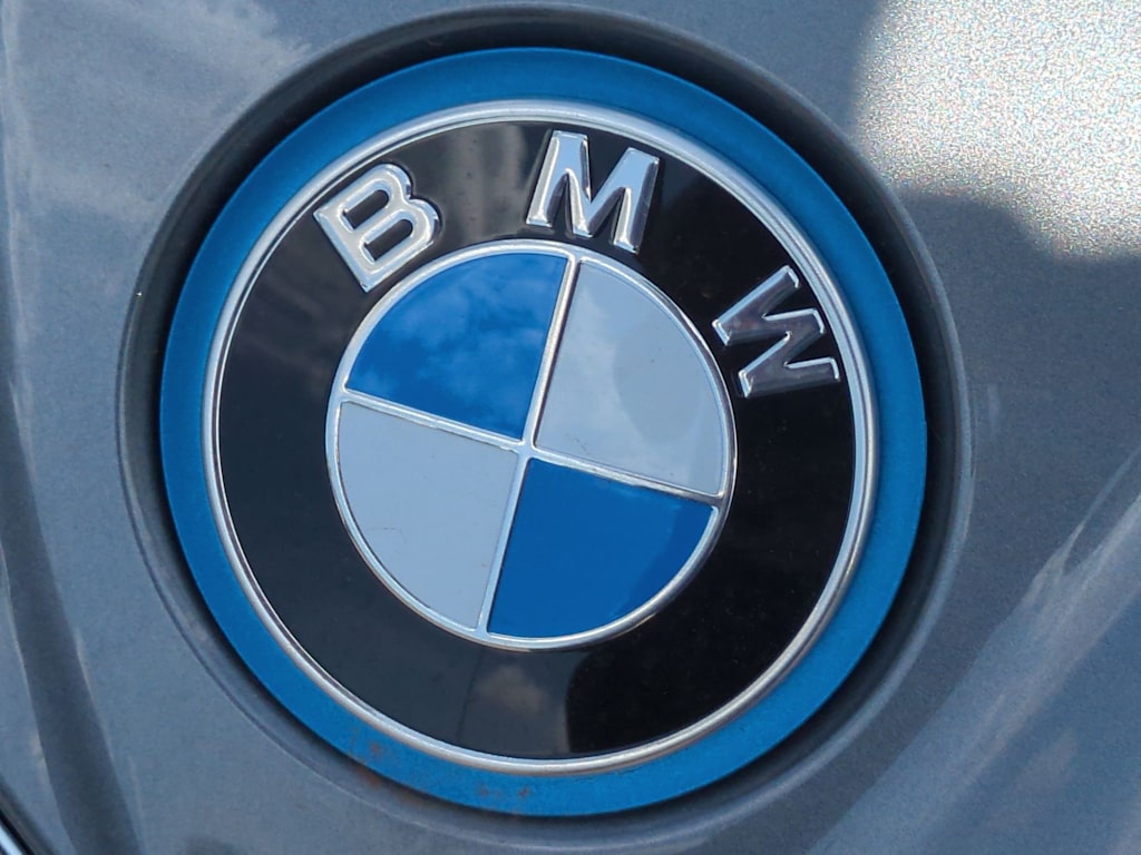 Thumbnail: 2025 BMW i4 - 7