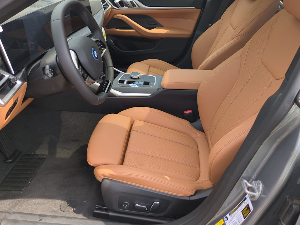 Thumbnail: 2025 BMW i4 - 10