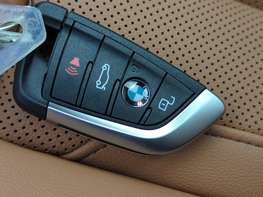 Thumbnail: 2025 BMW i4 - 17