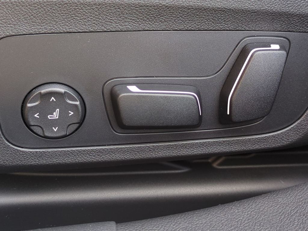 Thumbnail: 2025 BMW i4 - 24