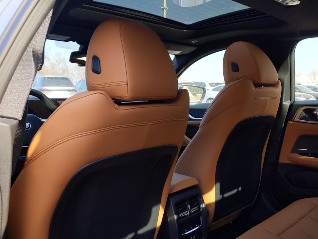 Thumbnail: 2025 BMW i4 - 12