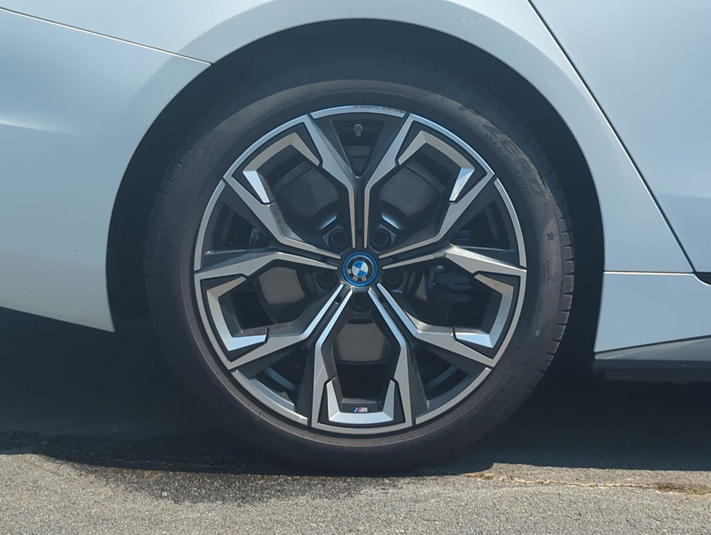 Thumbnail: 2024 BMW i4 - 8