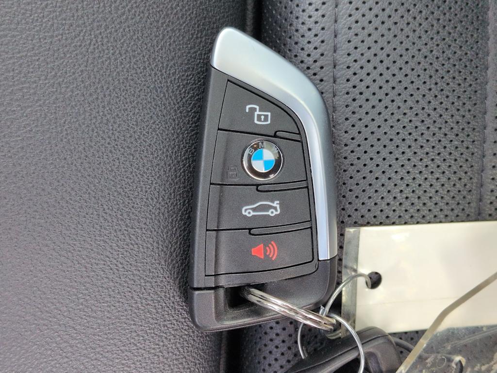 Thumbnail: 2023 BMW i4 - 17