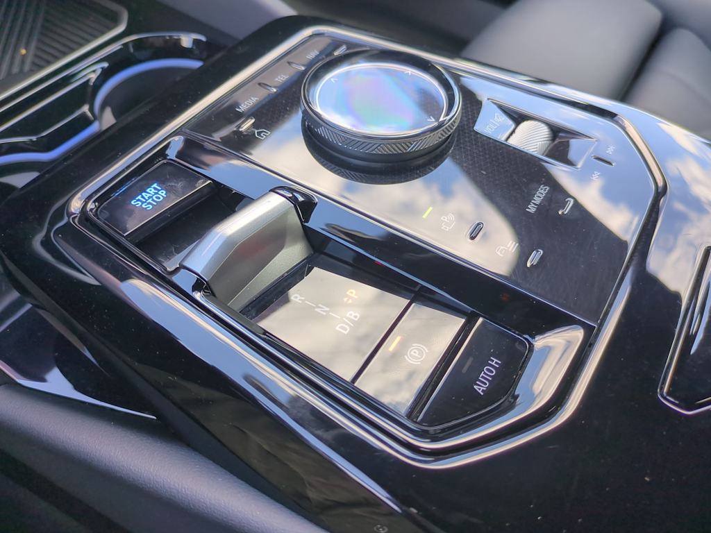 Thumbnail: 2024 BMW i5 - 16